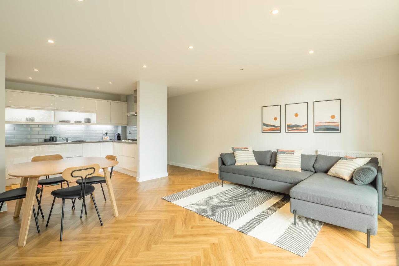 Executive 2Br Apartment Next To Station + Parking CBG Εξωτερικό φωτογραφία