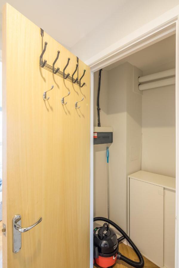 Executive 2Br Apartment Next To Station + Parking CBG Εξωτερικό φωτογραφία