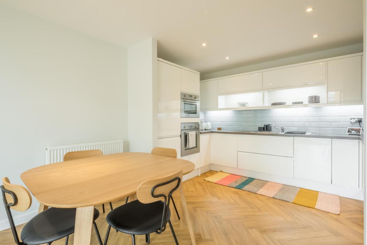 Executive 2Br Apartment Next To Station + Parking CBG Εξωτερικό φωτογραφία