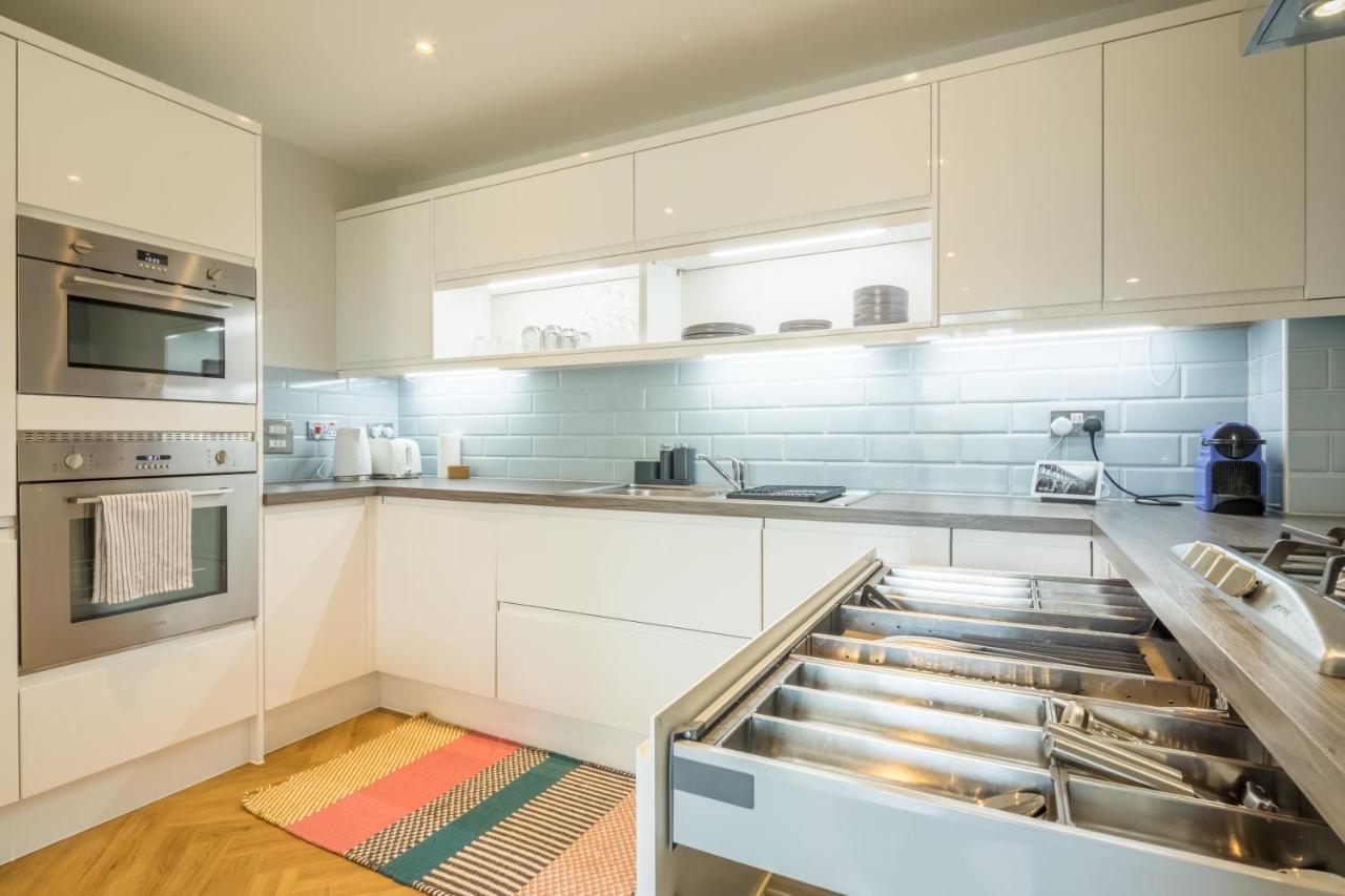 Executive 2Br Apartment Next To Station + Parking CBG Εξωτερικό φωτογραφία