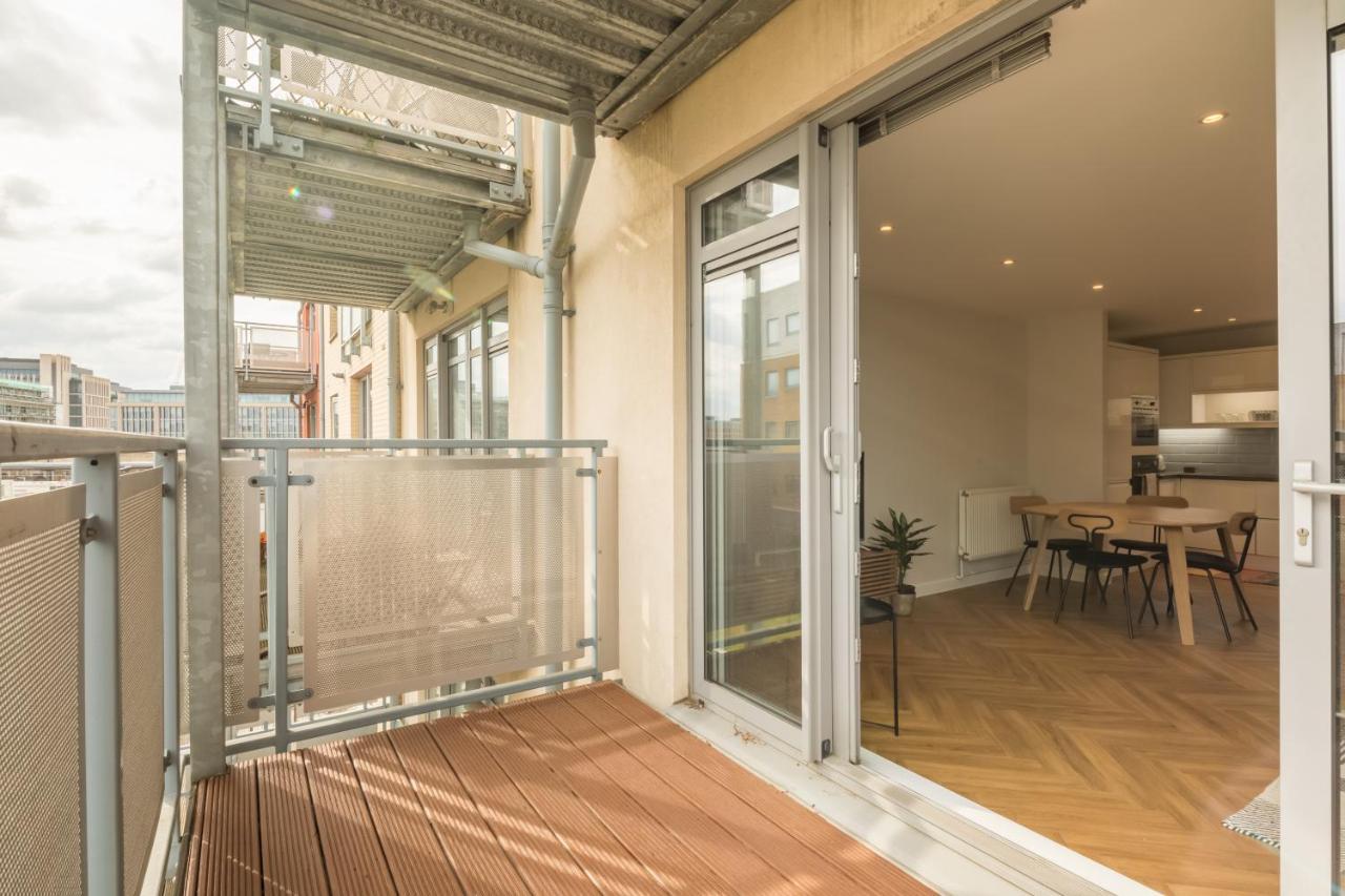 Executive 2Br Apartment Next To Station + Parking CBG Εξωτερικό φωτογραφία