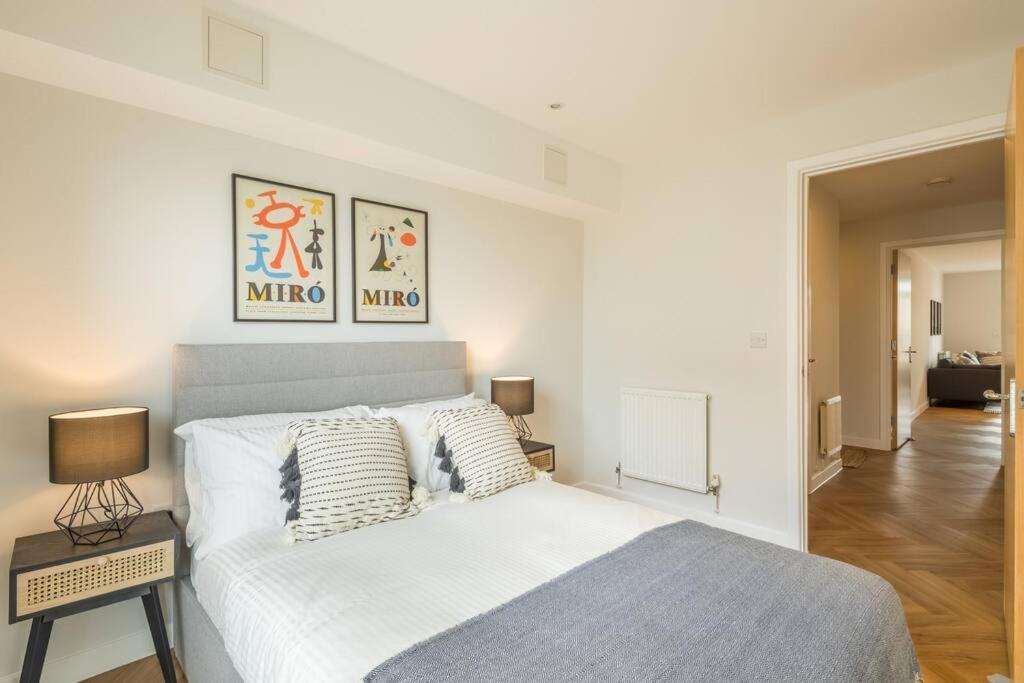 Executive 2Br Apartment Next To Station + Parking CBG Εξωτερικό φωτογραφία