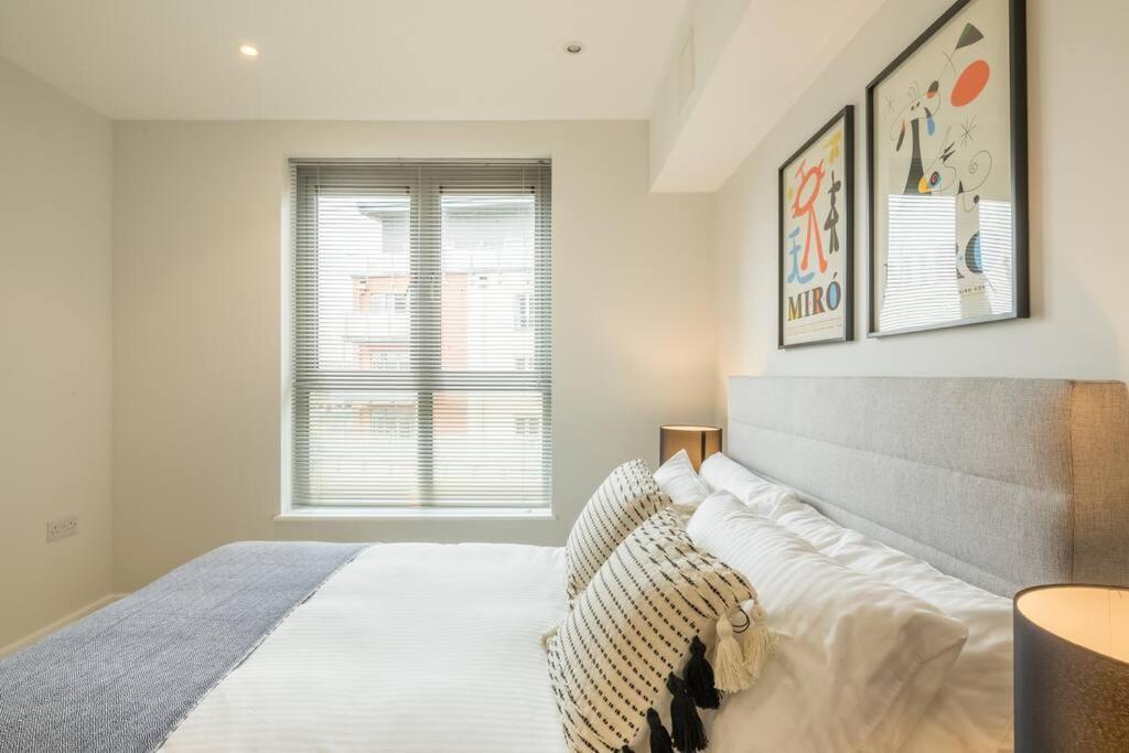Executive 2Br Apartment Next To Station + Parking CBG Εξωτερικό φωτογραφία