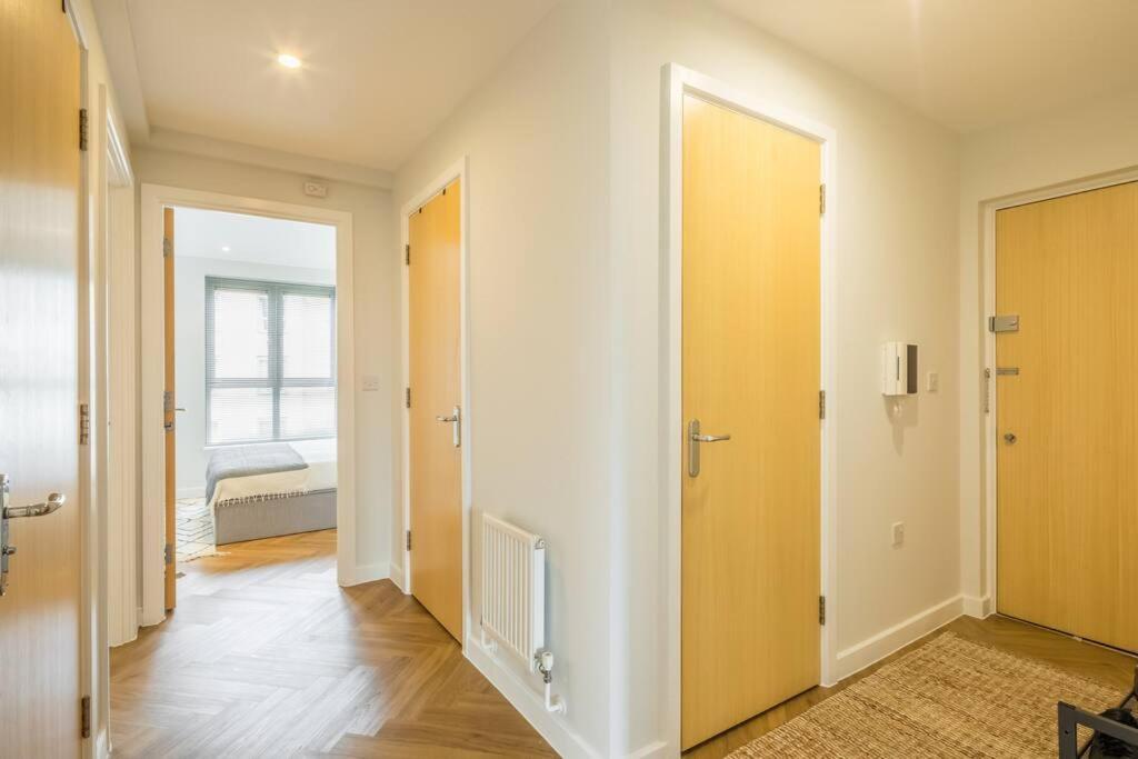 Executive 2Br Apartment Next To Station + Parking CBG Εξωτερικό φωτογραφία