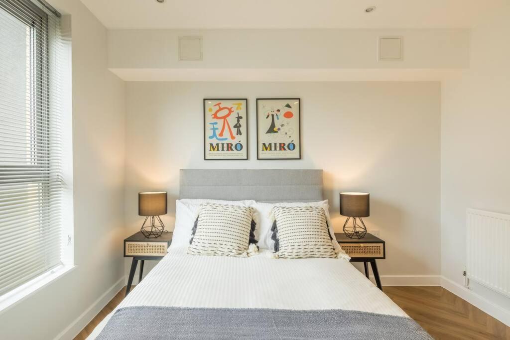 Executive 2Br Apartment Next To Station + Parking CBG Εξωτερικό φωτογραφία